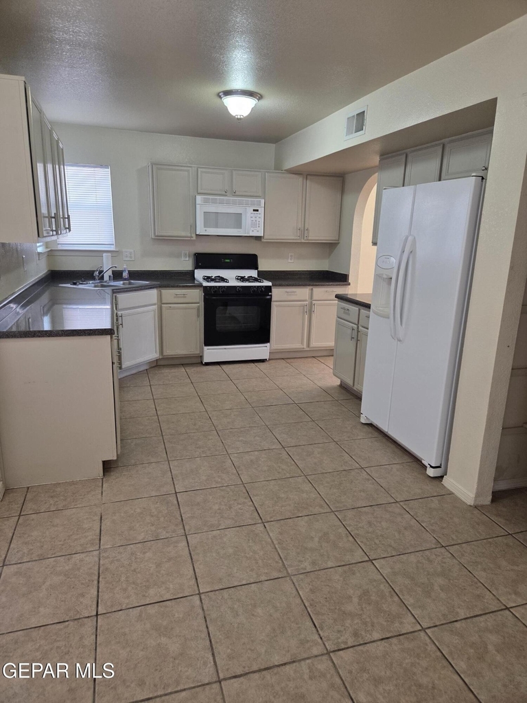 3717 Ne Hubble Drive - Photo 10