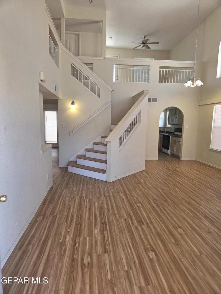 3717 Ne Hubble Drive - Photo 3
