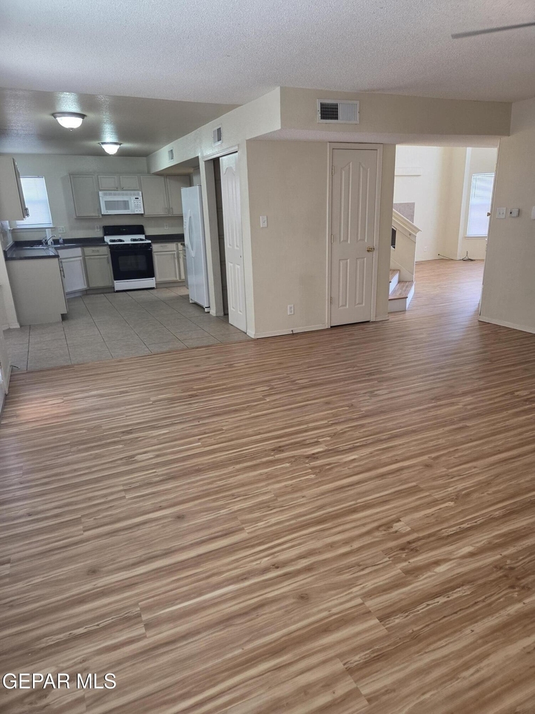3717 Ne Hubble Drive - Photo 9