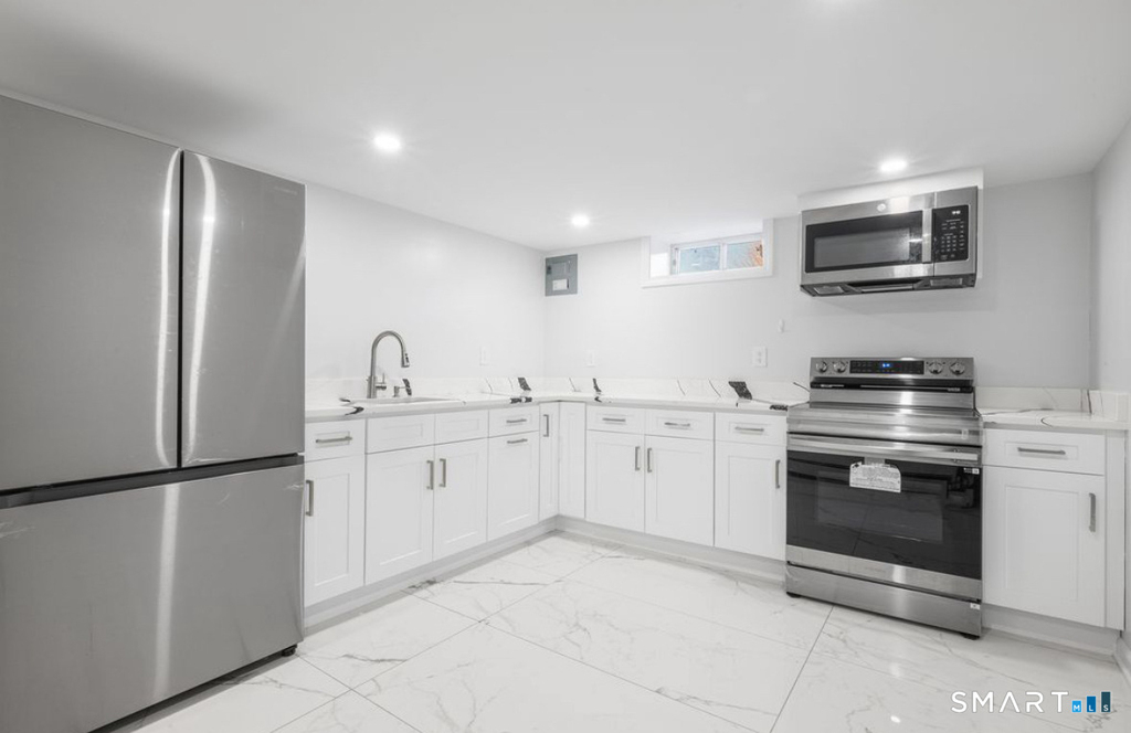77 Alexander Avenue - Photo 3