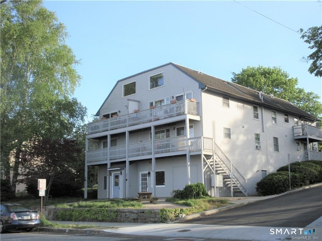 271 Pequot Avenue - Photo 12