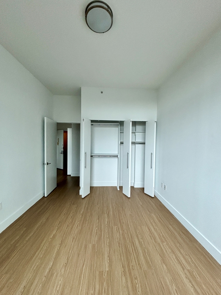 Center Boulevard - Photo 8