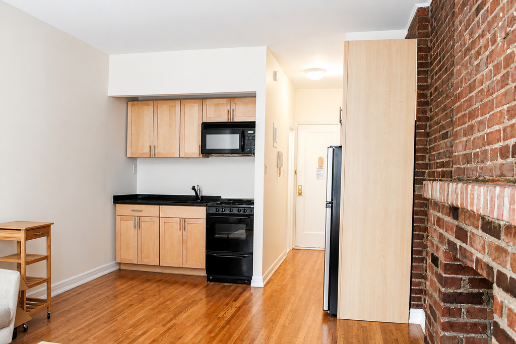 E 84th Street & Lexington Avenue - Photo 2