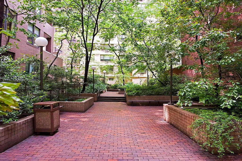 320 East 46th Street - Photo 6