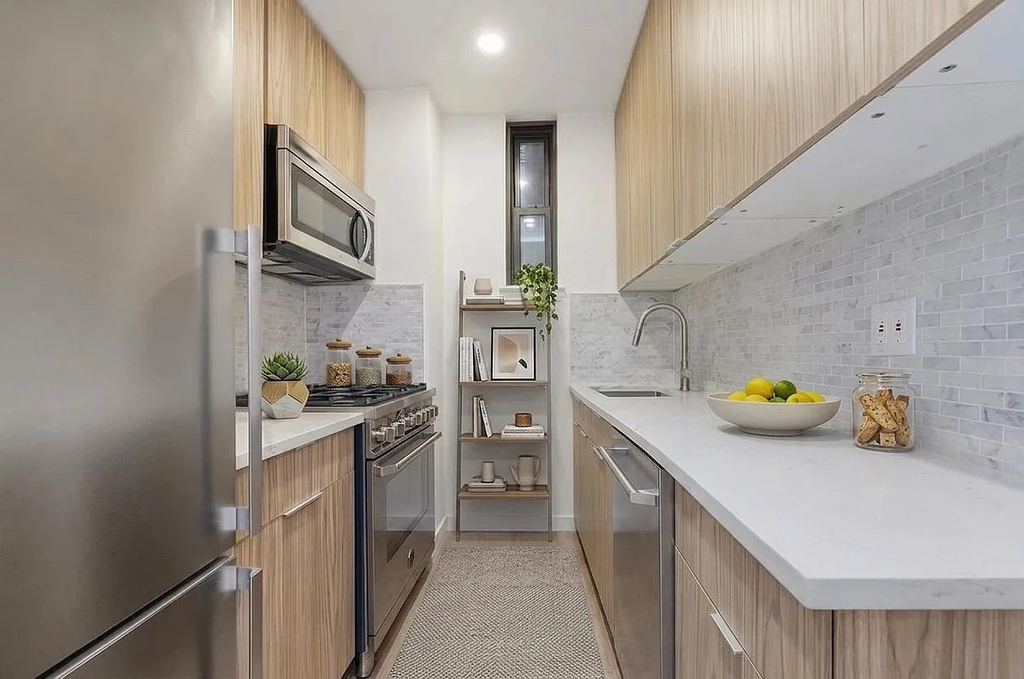 320 East 46th Street - Photo 1
