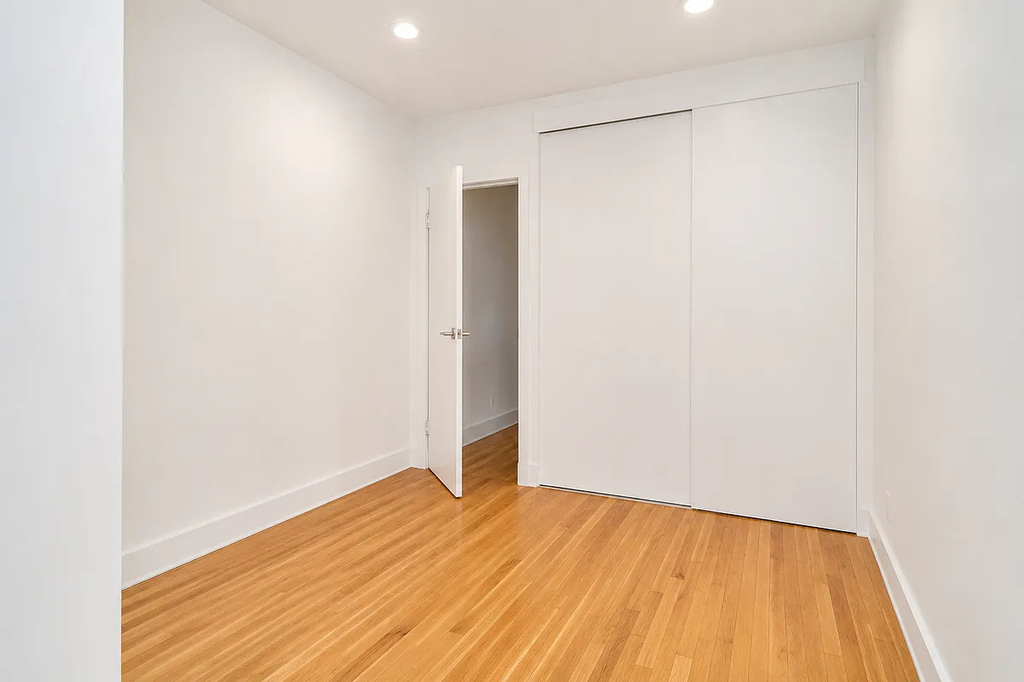 230 East 30th Street - Photo 6