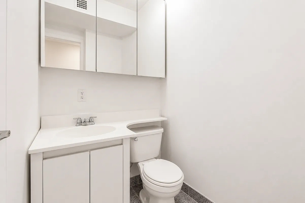 230 East 30th Street - Photo 14