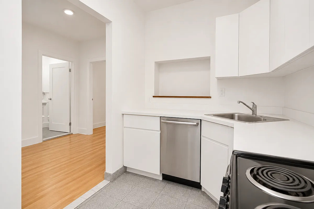 230 East 30th Street - Photo 10