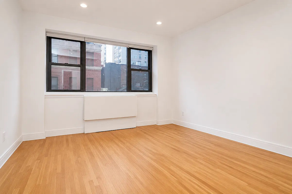230 East 30th Street - Photo 8