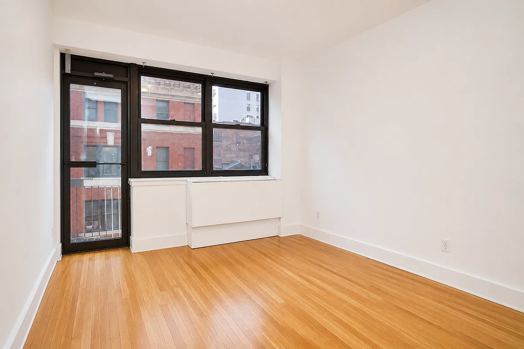 230 East 30th Street - Photo 5