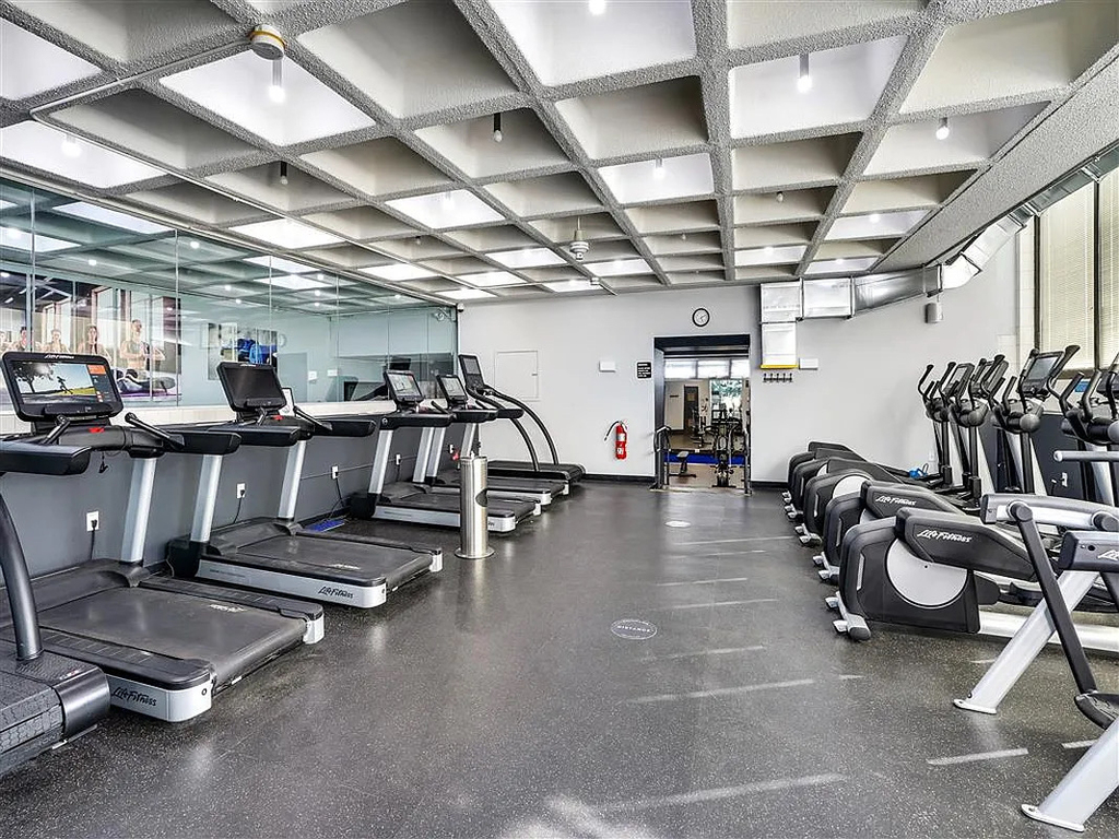 213 East 37th Street - Photo 19