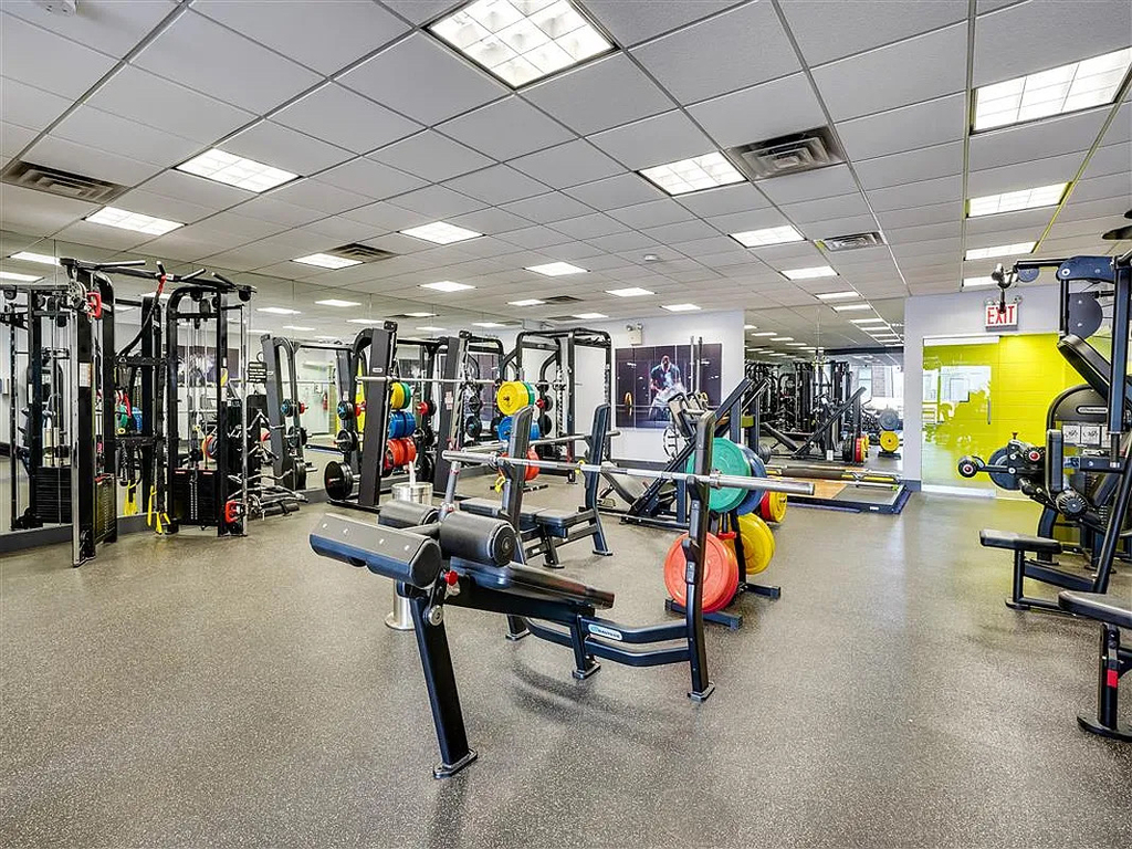 213 East 37th Street - Photo 18