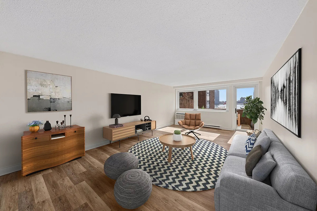 213 East 37th Street - Photo 17