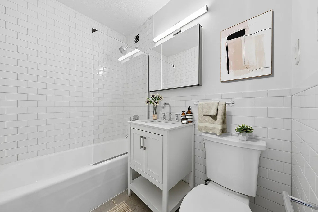 213 East 37th Street - Photo 3