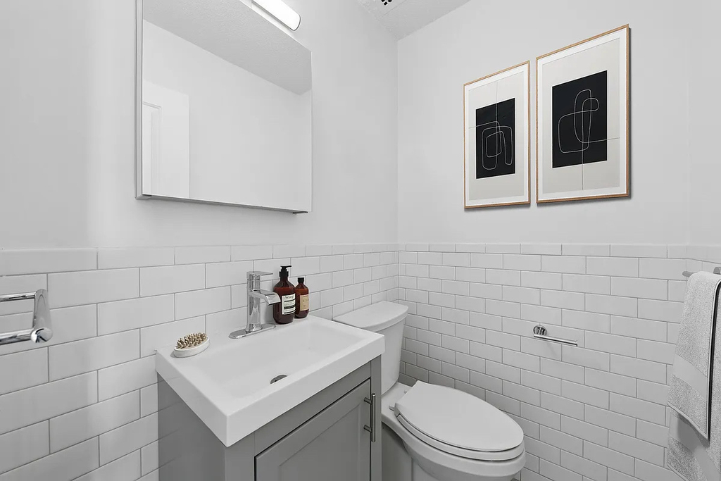 213 East 37th Street - Photo 7