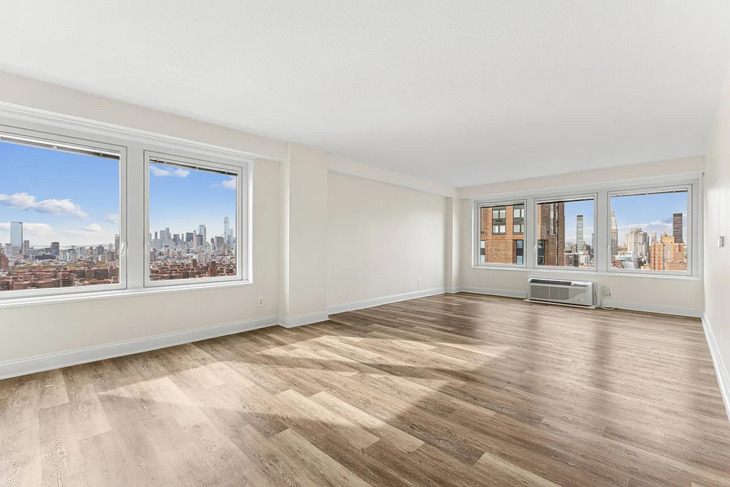 213 East 37th Street - Photo 9