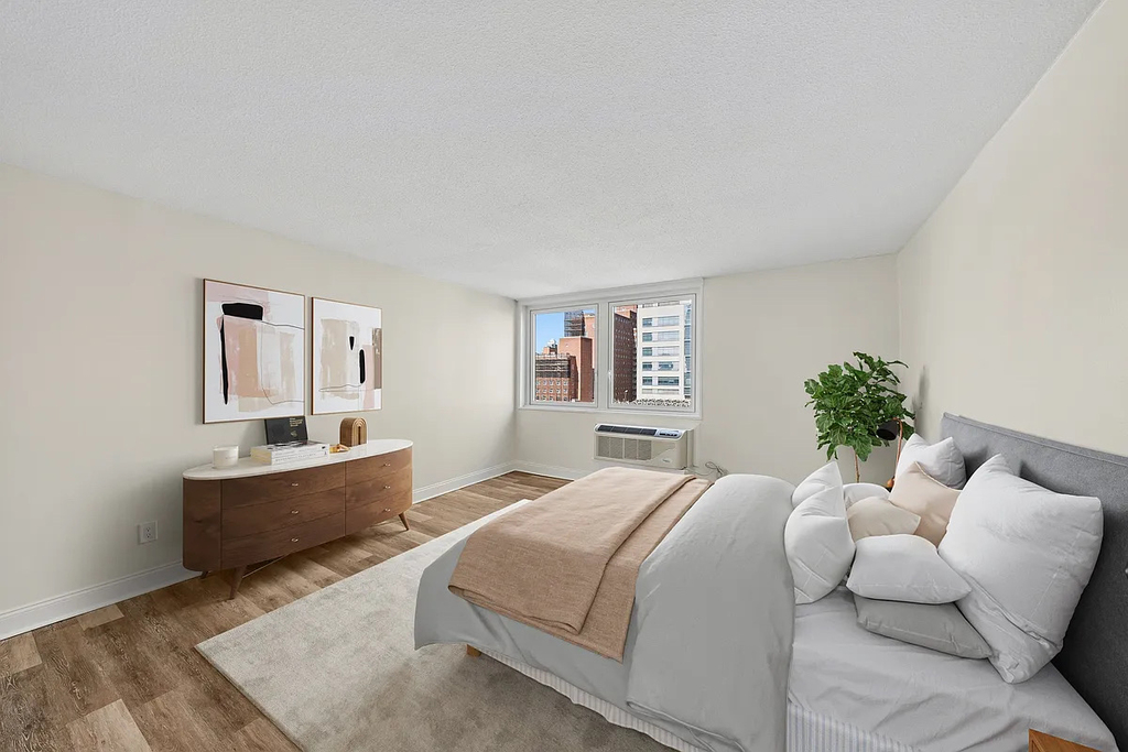 213 East 37th Street - Photo 5