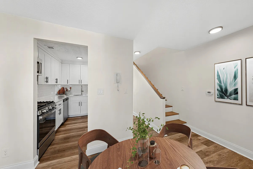 213 East 37th Street - Photo 10