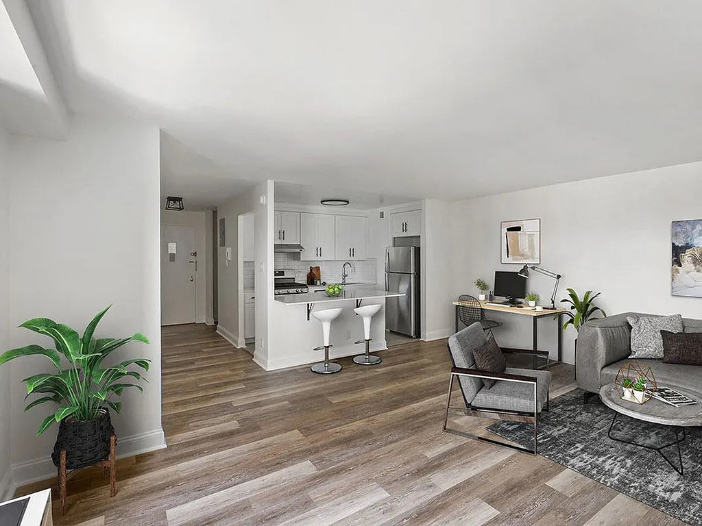 213 East 37th Street - Photo 15