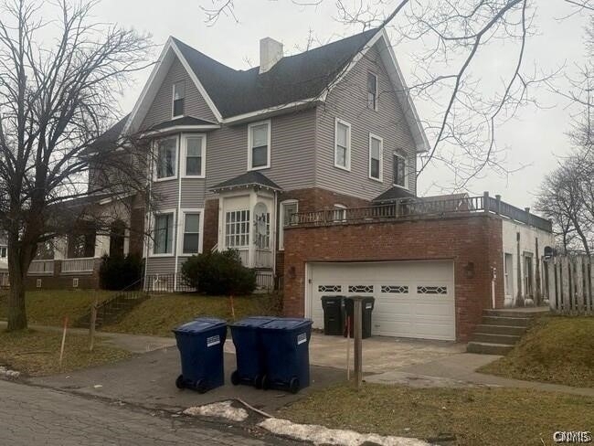 942 Euclid Avenue - Photo 0