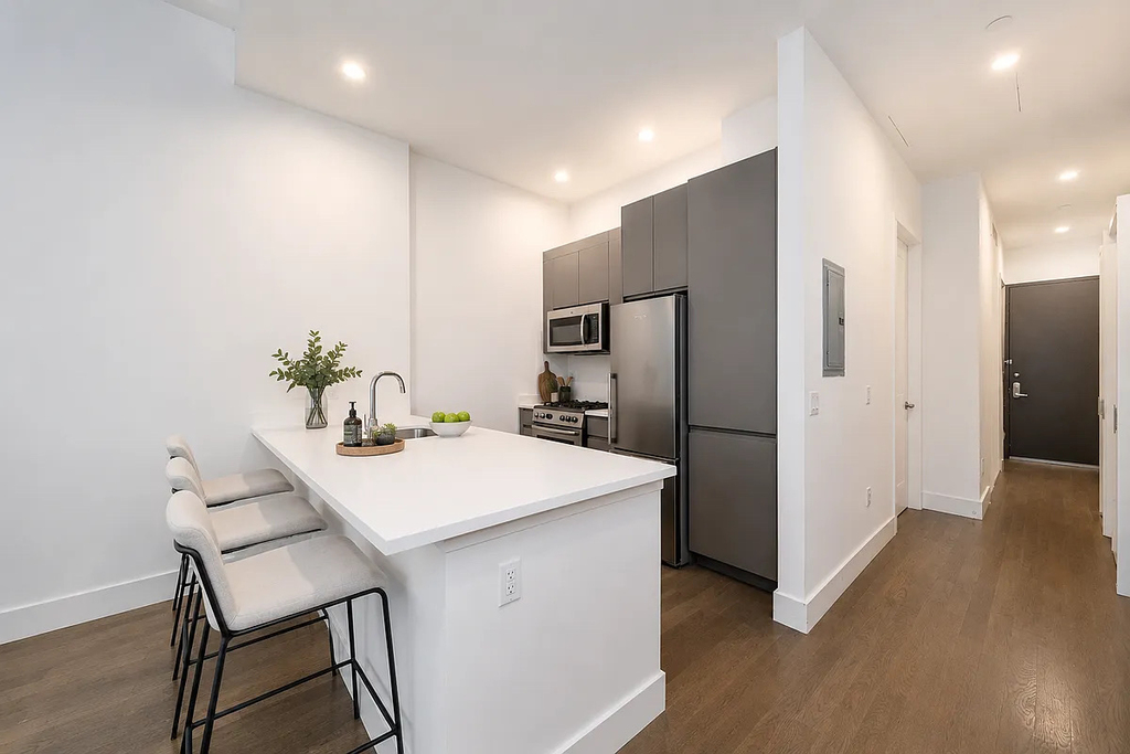 429 East 52nd Street - Photo 2