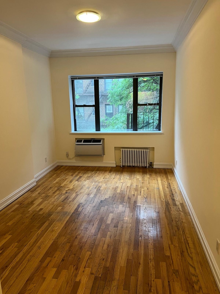 East 84th Street - Photo 5