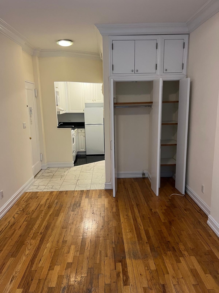 East 84th Street - Photo 3