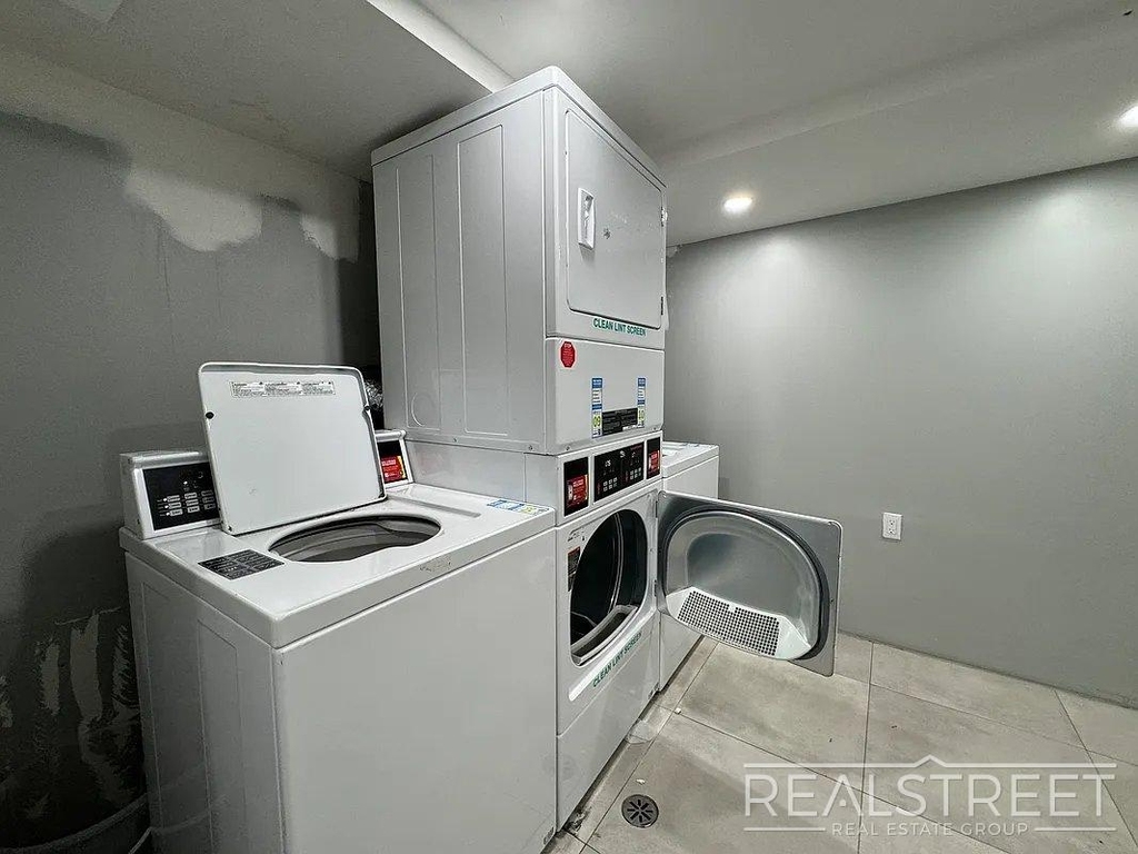 68 Halsey Street - Photo 6