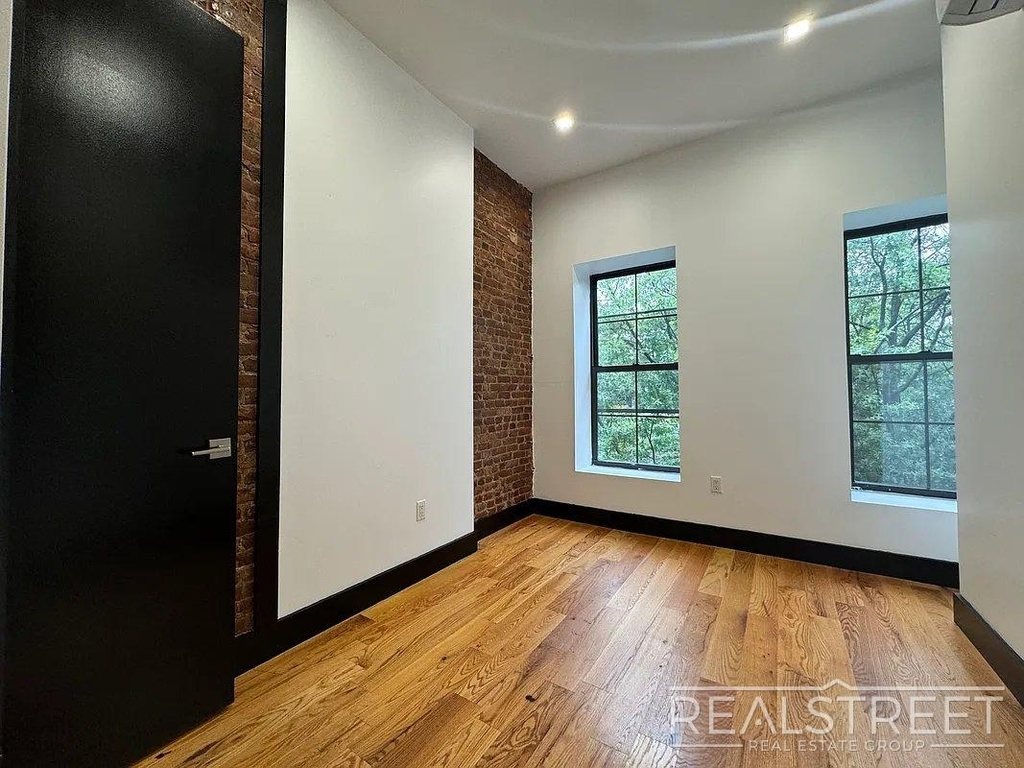 68 Halsey Street - Photo 2