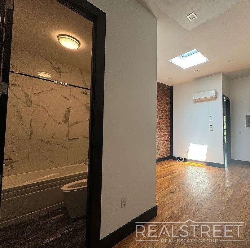 68 Halsey Street - Photo 4