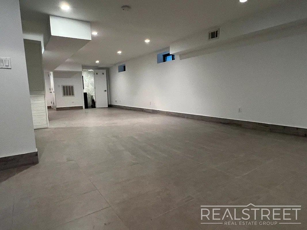 225 Halsey Street - Photo 3