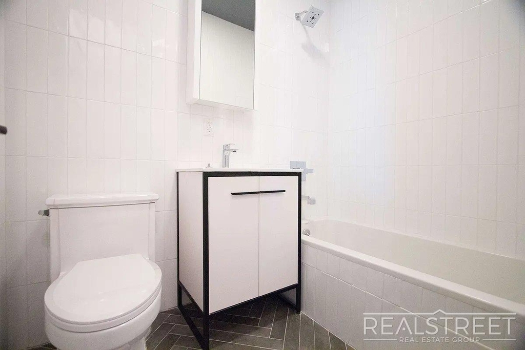 483 Evergreen Avenue - Photo 10