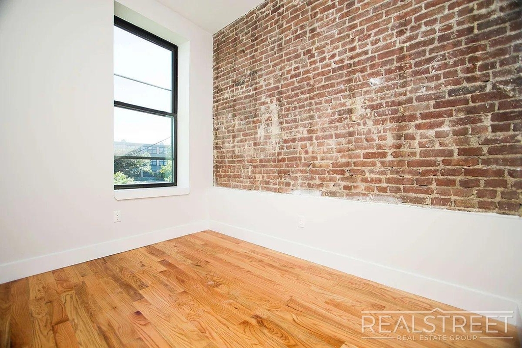 483 Evergreen Avenue - Photo 9