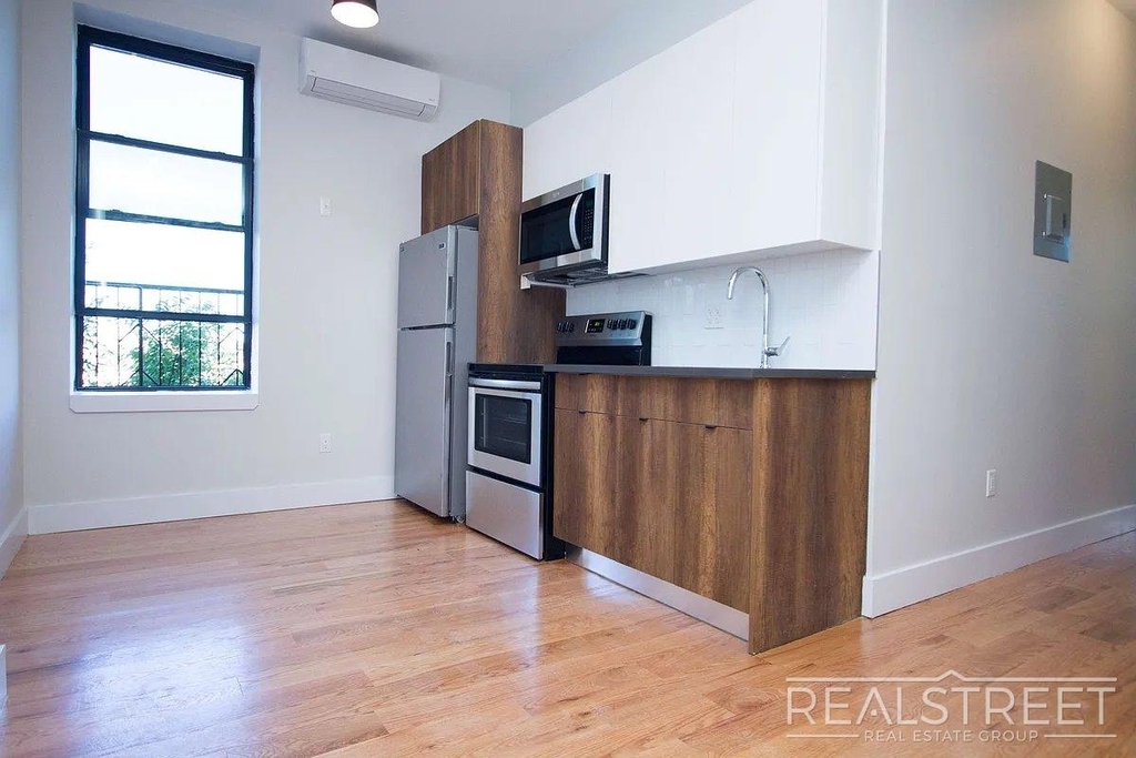 483 Evergreen Avenue - Photo 1