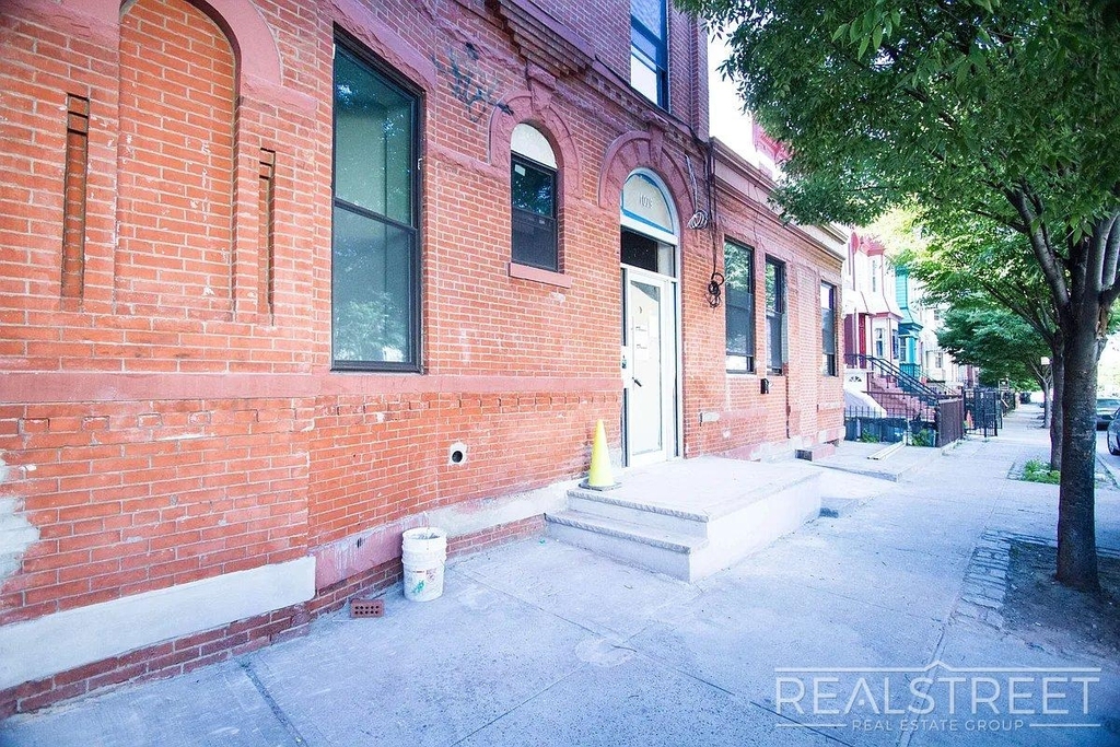 483 Evergreen Avenue - Photo 15