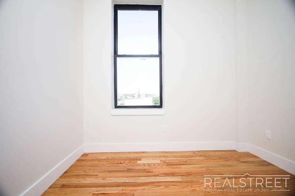 483 Evergreen Avenue - Photo 4