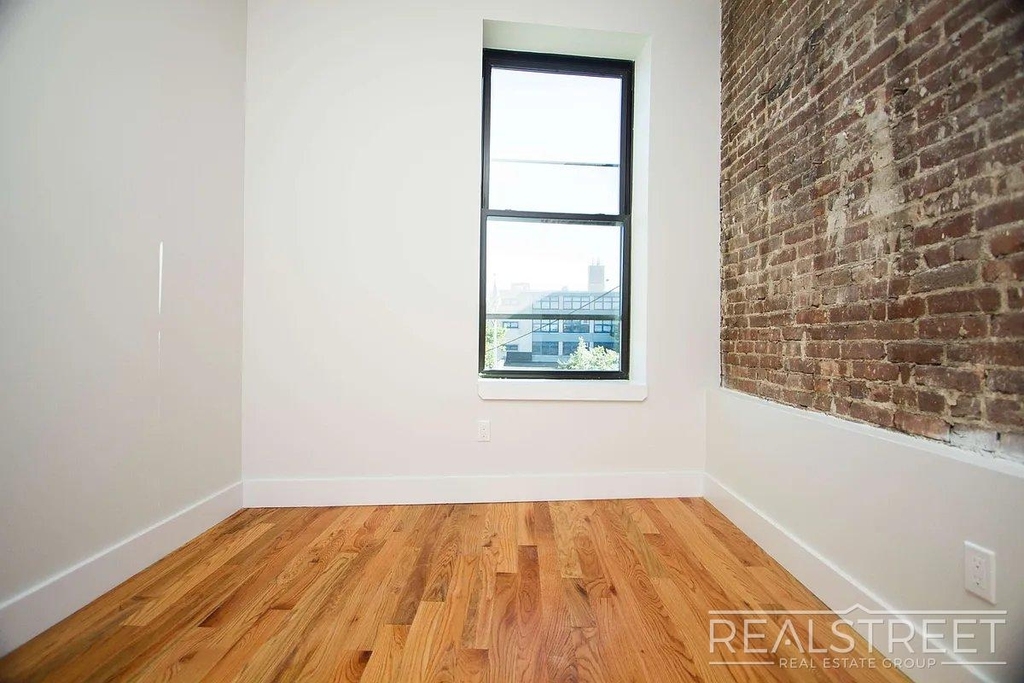 483 Evergreen Avenue - Photo 8