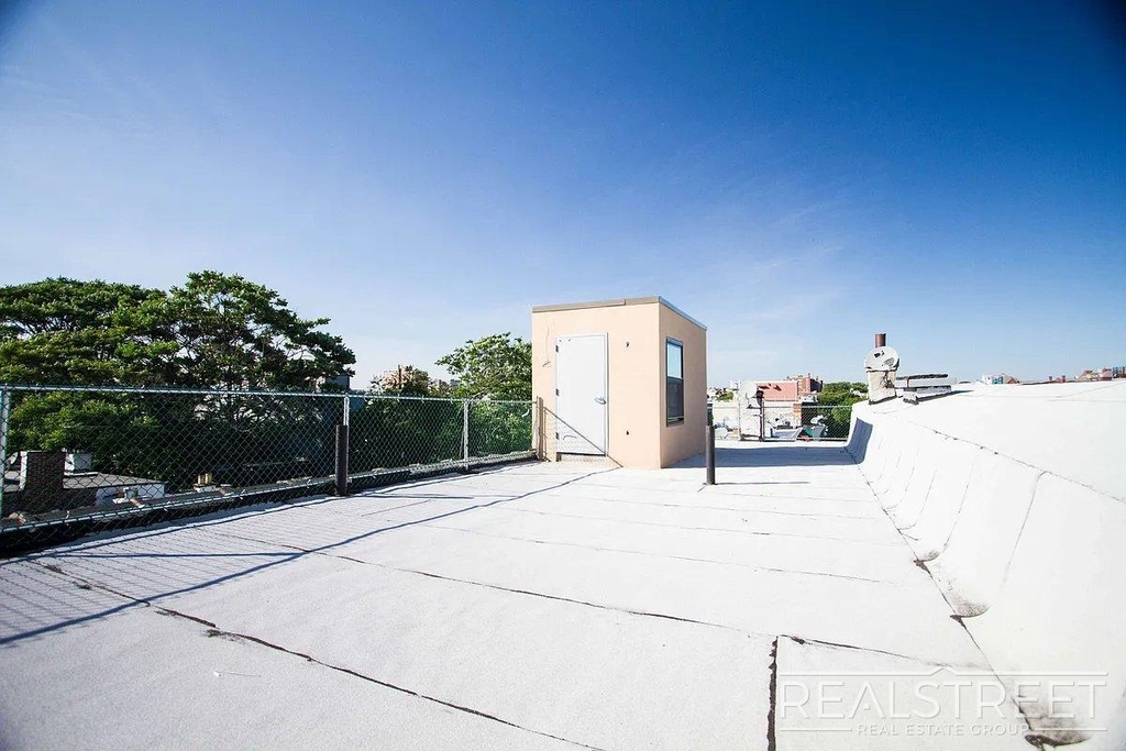 483 Evergreen Avenue - Photo 12