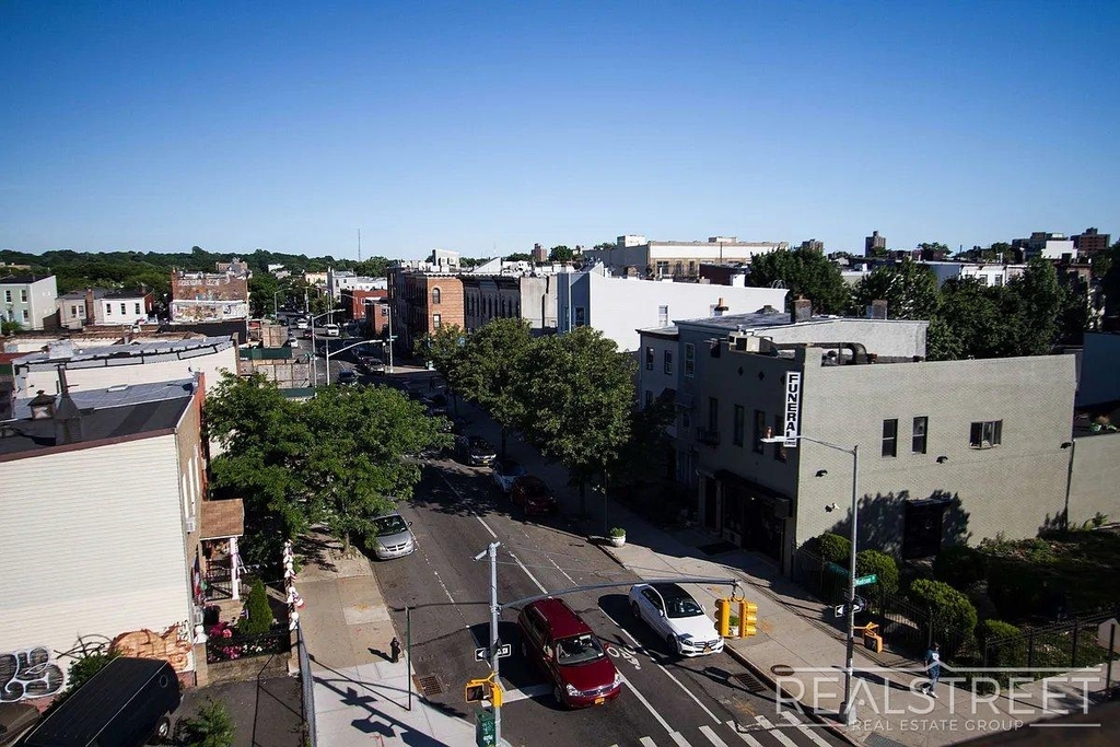 483 Evergreen Avenue - Photo 14