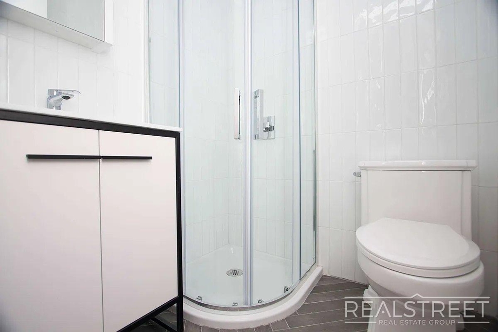 483 Evergreen Avenue - Photo 10