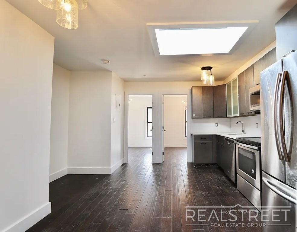 807 Quincy Street - Photo 3