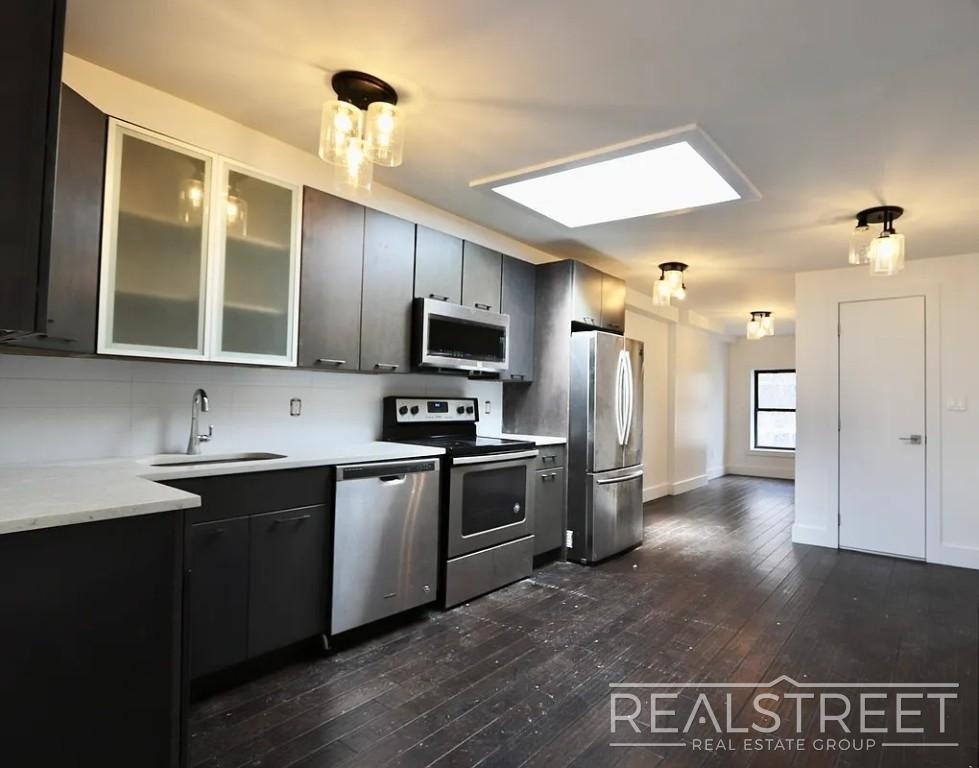 807 Quincy Street - Photo 0