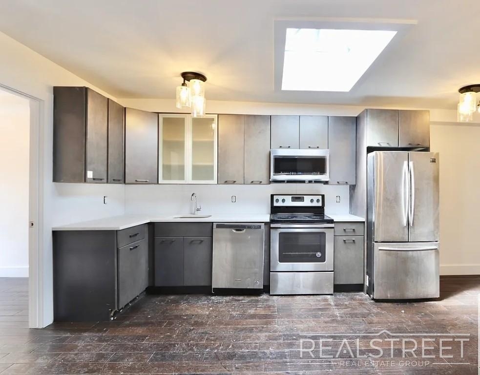 807 Quincy Street - Photo 1
