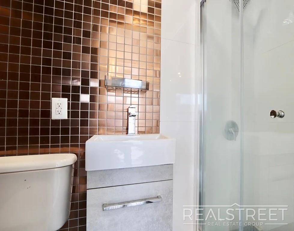 807 Quincy Street - Photo 13