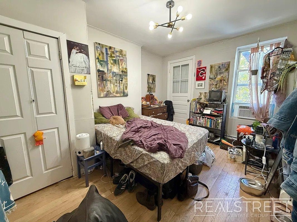 196 Utica Avenue - Photo 6