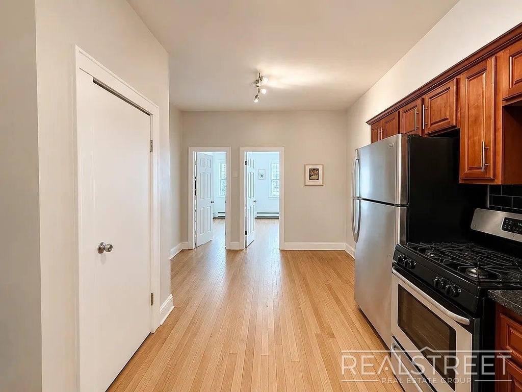 196 Utica Avenue - Photo 2