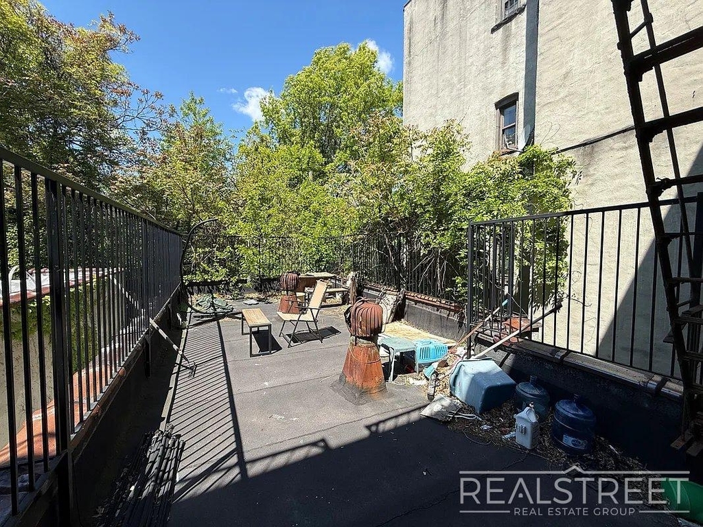 196 Utica Avenue - Photo 11