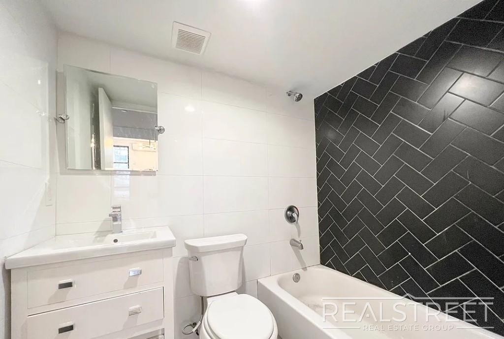1114 Halsey Street - Photo 9