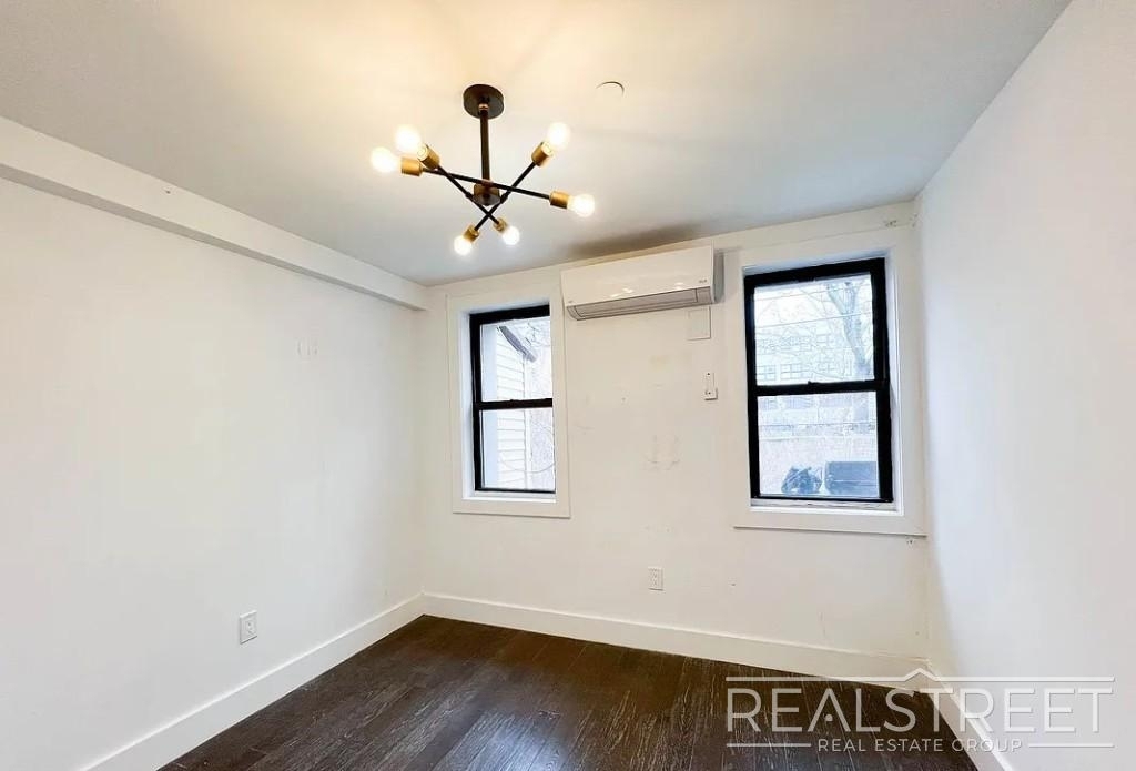1114 Halsey Street - Photo 4