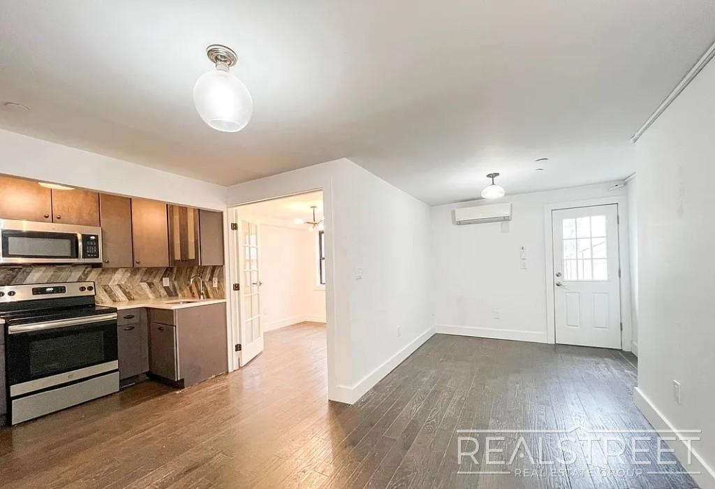 1114 Halsey Street - Photo 1